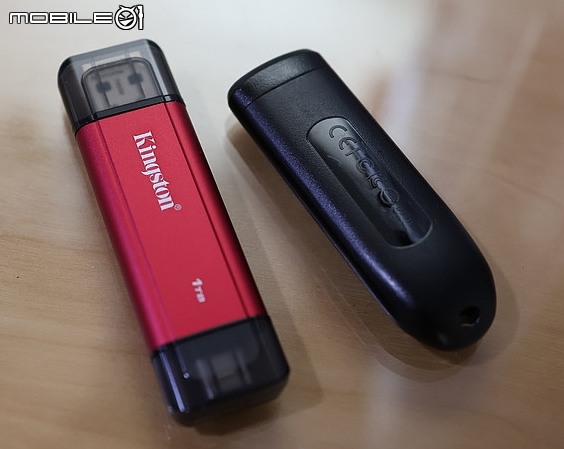 隨插即用簡易好攜帶 Kingston Dual Portable SSD