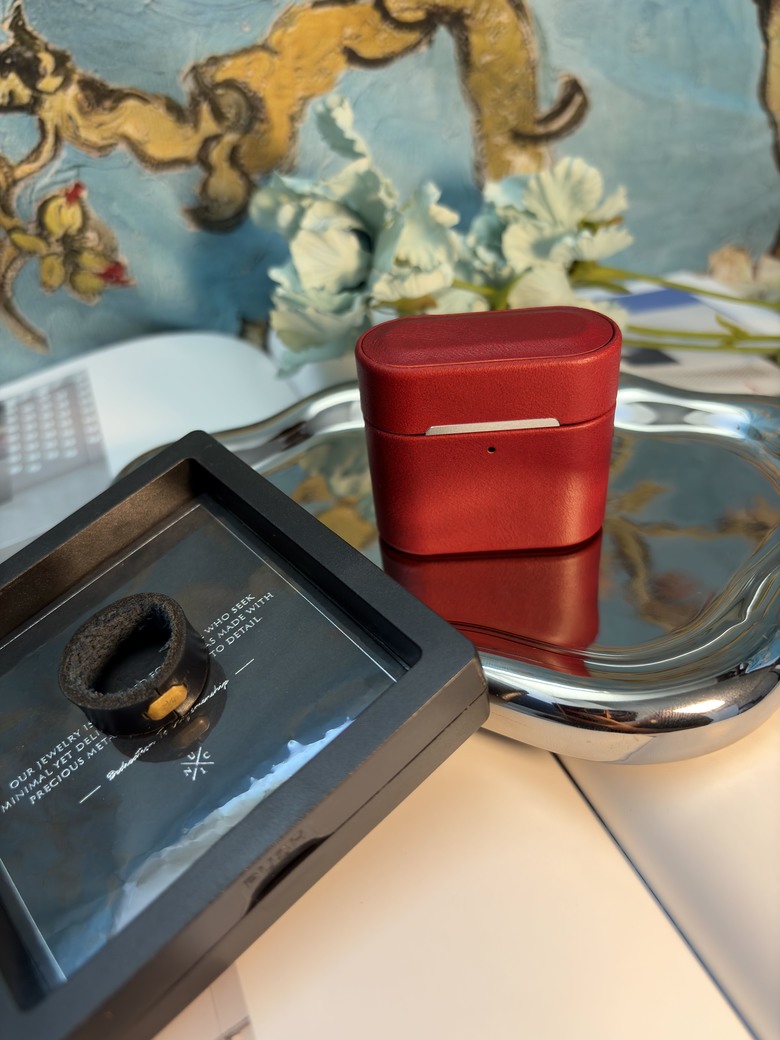 【心得】UNIC AirPods 4皮革保護套 配件 評測