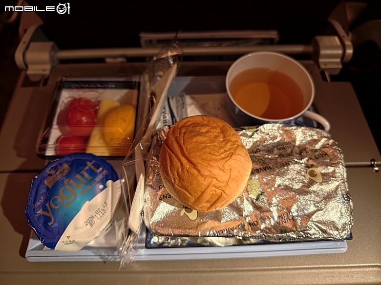 中華航空 CI057 桃園&rArr;墨爾本、CI054 布里斯本&rArr;桃園、澳洲國內線 維珍航空 VA827 墨爾本&rArr;雪梨、VA511 雪梨&rArr;黃金海岸，以及東澳四城之四座機場 — 2026東澳洲四大城巡遊之航空行程段