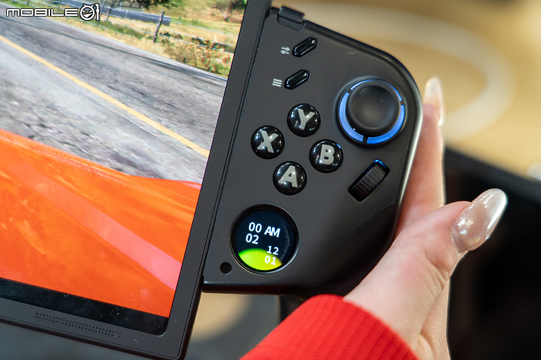 Lenovo 秀 Legion Go Fold 概念掌機｜11.6 吋可摺大螢幕，重塑行動遊戲想像！