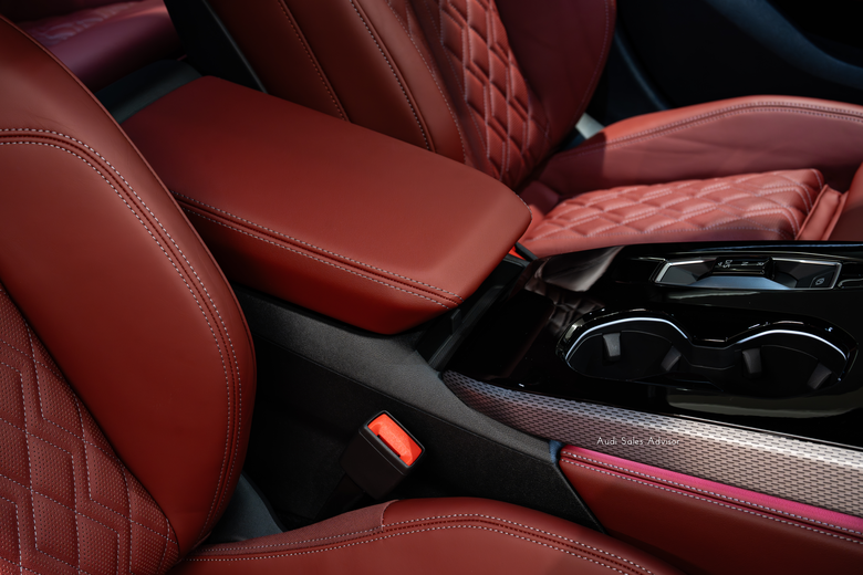沉穩的神迷黑,蘊藏最溫暖的紅|Audi S5 Sedan|交車分享