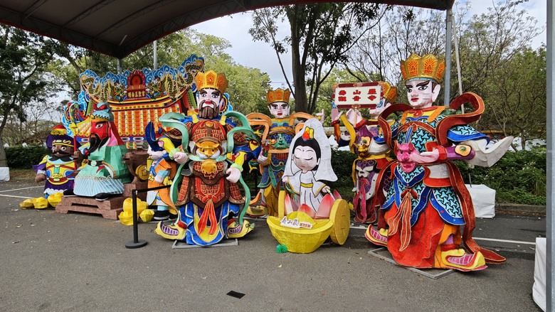 春節過後之走春 & 春酒行 - 桃園燈會 / 新東南海鮮餐廳 / 建國花市~