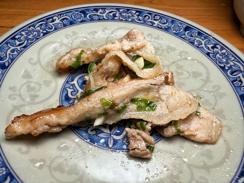 火烤兩吃吃到飽免服務費,泰式醃肉清爽嫩口,聚餐推薦