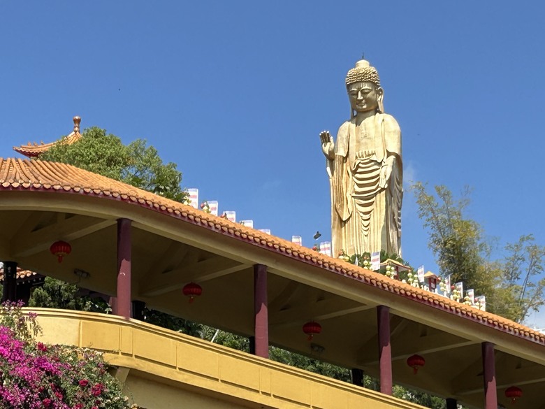 元 宵 騎 遊 大 樹 佛 光 山 燈 會