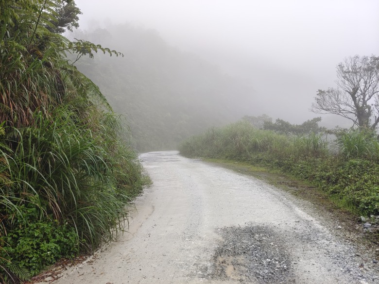 背著書包去越野--白米甕林道台泥大白山礦路