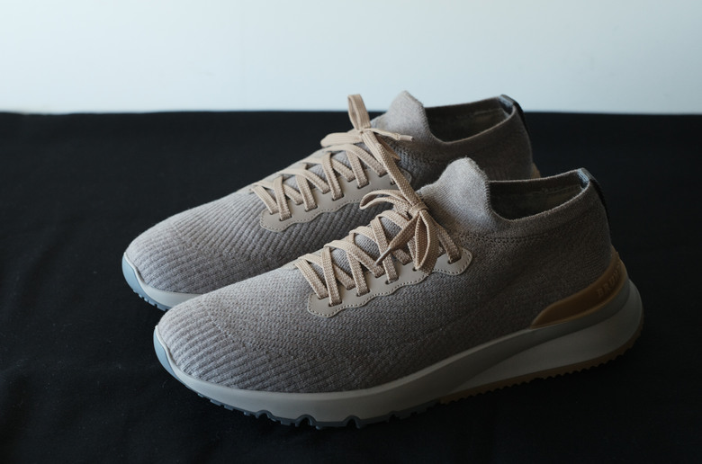 點我看大圖 針織鞋:Berluti Shadow Sneaker vs. Brunello Cucinelli Knit Runner