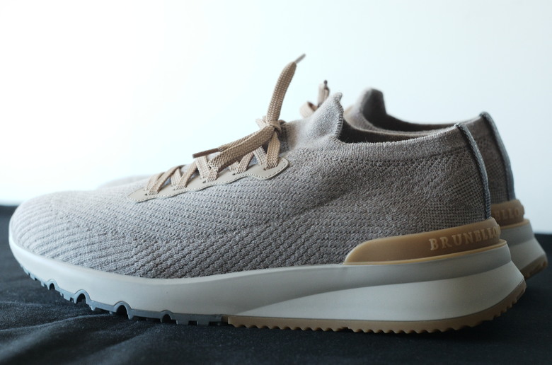 點我看大圖 針織鞋:Berluti Shadow Sneaker vs. Brunello Cucinelli Knit Runner