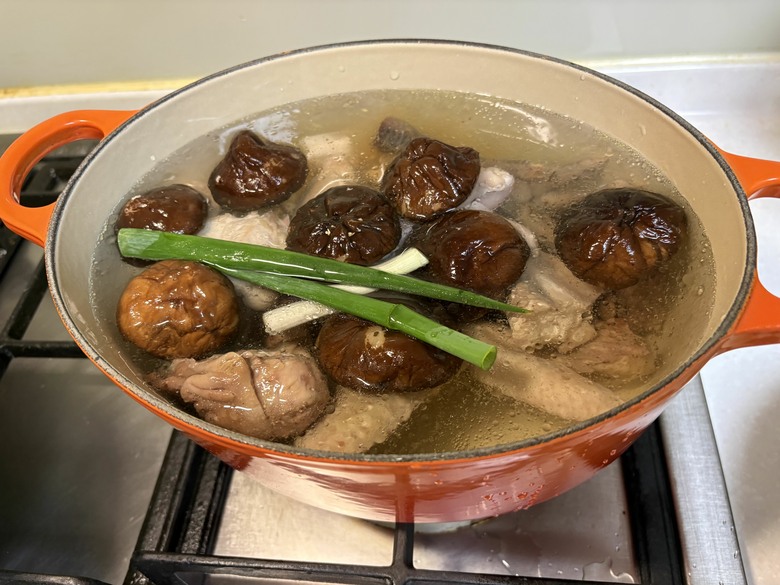 改良版香菇雞湯+雞油拌麵