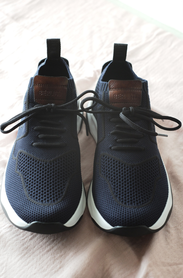 點我看大圖 針織鞋:Berluti Shadow Sneaker vs. Brunello Cucinelli Knit Runner