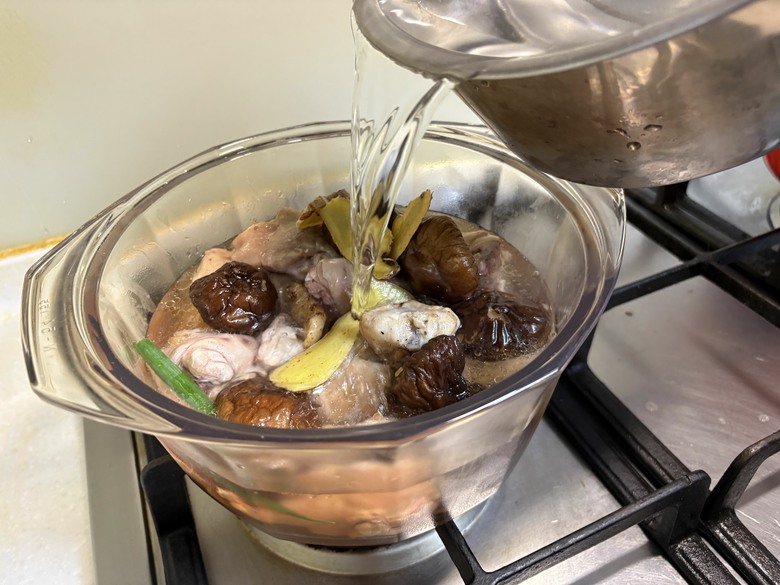 改良版香菇雞湯+雞油拌麵