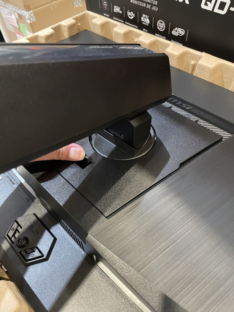 這才叫旗艦畫質的天花板！MSI MPG 322URX QD-OLED 實測開箱 4K 240Hz + QD-OLED畫面細緻到讓人欲罷不能