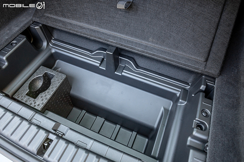 BMW iX xDrive45 Excellence 試駕｜與純電旗艦共遊武陵賞花海！