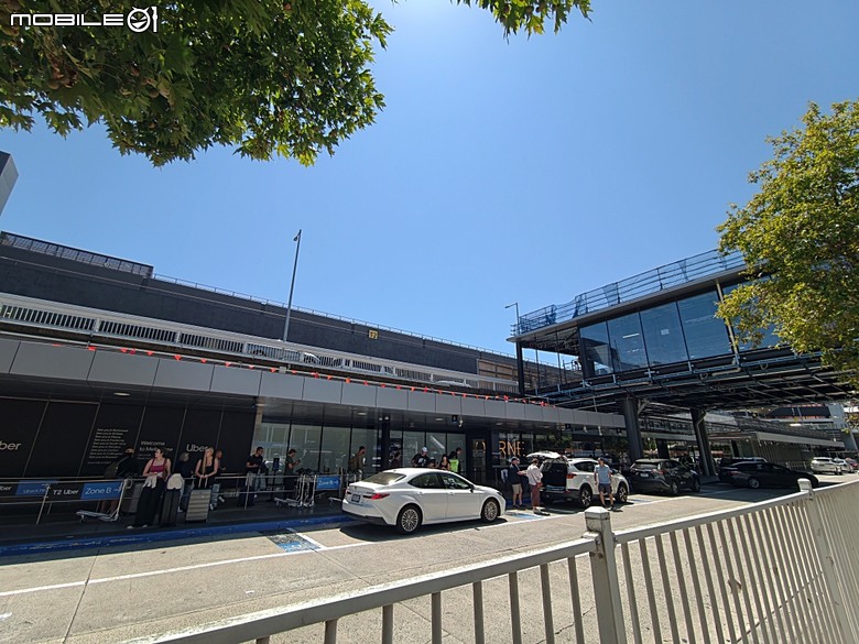 中華航空 CI057 桃園&rArr;墨爾本、CI054 布里斯本&rArr;桃園、澳洲國內線 維珍航空 VA827 墨爾本&rArr;雪梨、VA511 雪梨&rArr;黃金海岸，以及東澳四城之四座機場 — 2026東澳洲四大城巡遊之航空行程段