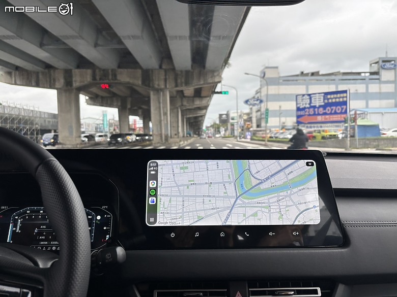 試駕 Mitsubishi XForce｜開著它一起看河濱公園的風景