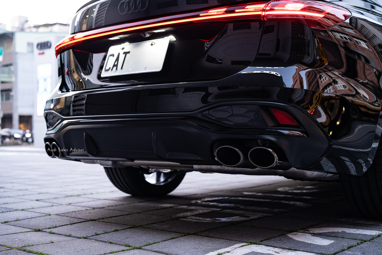 沉穩的神迷黑,蘊藏最溫暖的紅|Audi S5 Sedan|交車分享