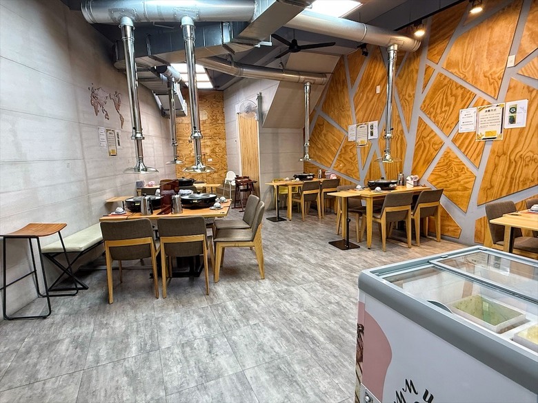 火烤兩吃吃到飽免服務費,泰式醃肉清爽嫩口,聚餐推薦
