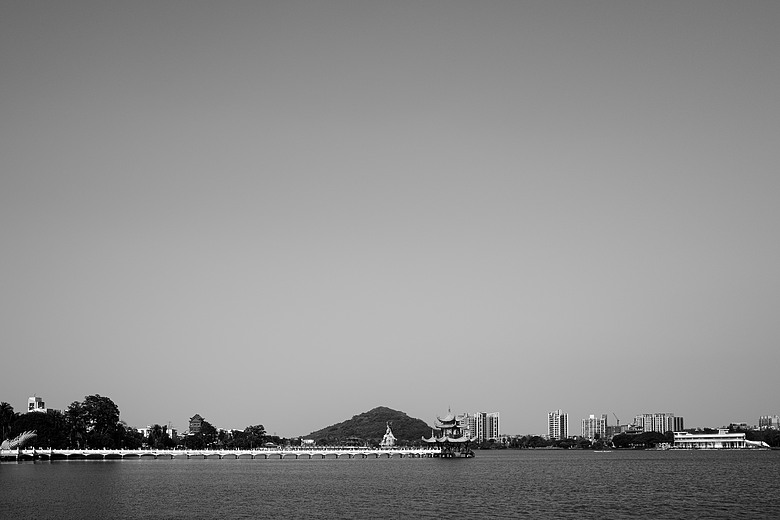 點我看大圖 GR IV Monochrome 開箱文 有捨,才有得