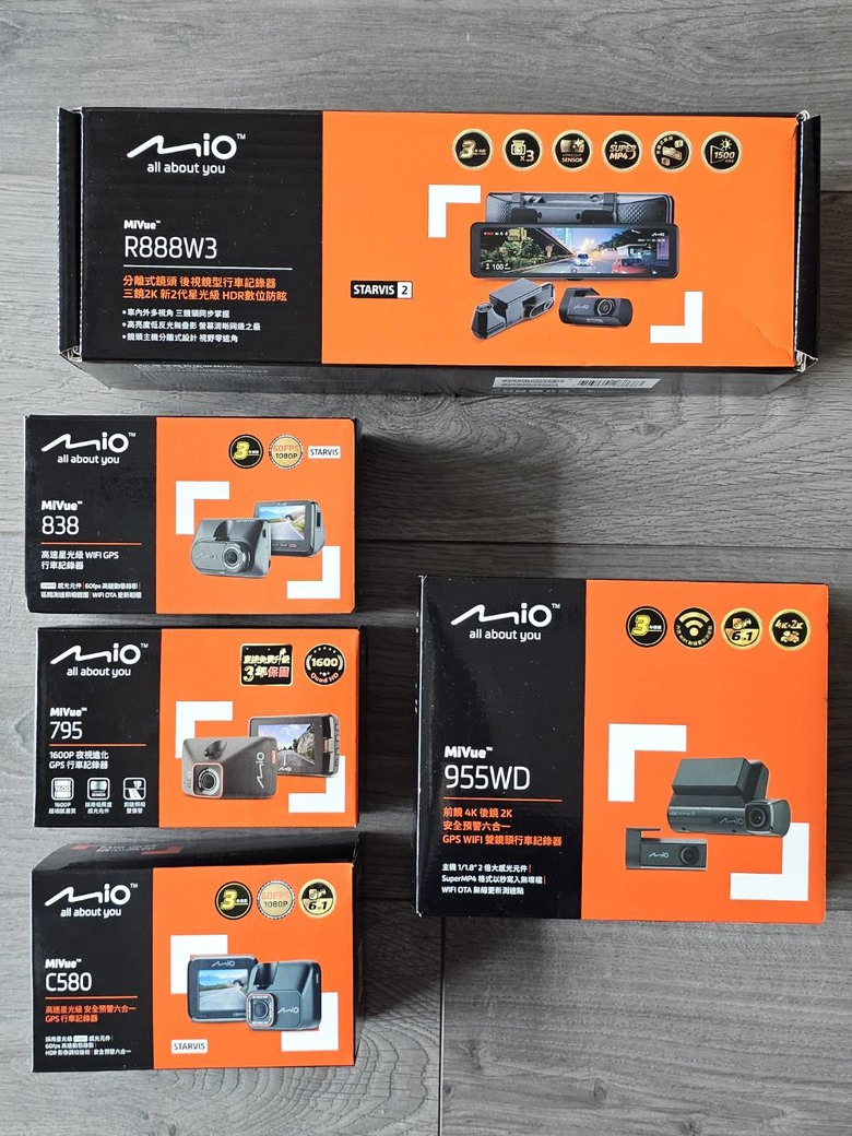 Mio瞻前顧後，還能環顧四周！(MiVue R888W3三鏡頭後視鏡型行車記錄器開箱分享)