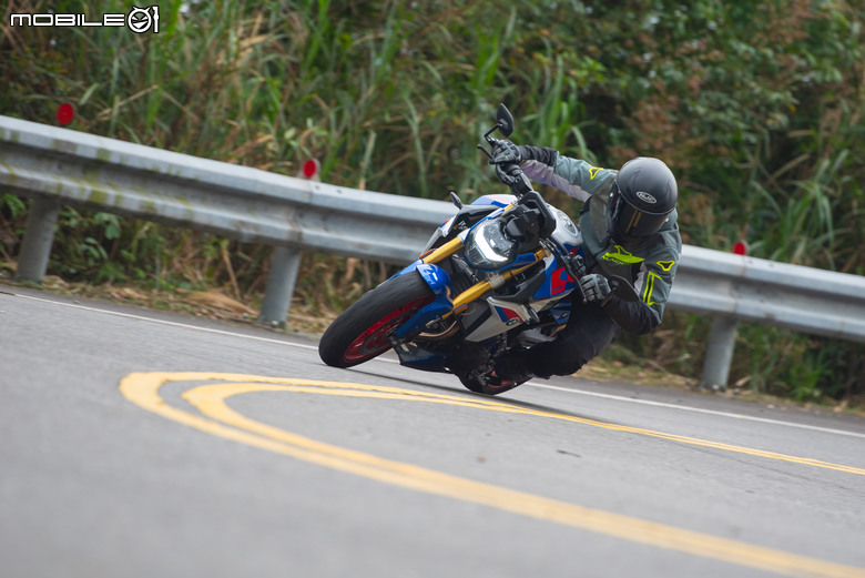 BMW F 900 R試駕報告｜巨劍無鋒、大巧不工！