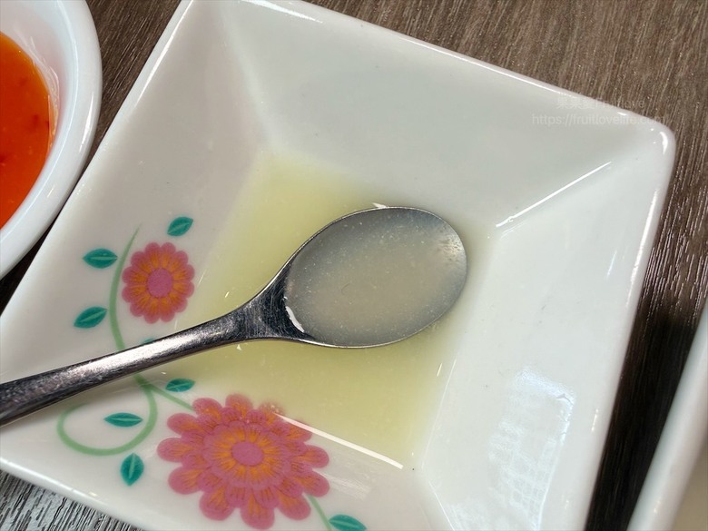 獨家泰式醬料,道地泰式火鍋、銅盤烤肉,自助吧吃到飽,好吃又美味