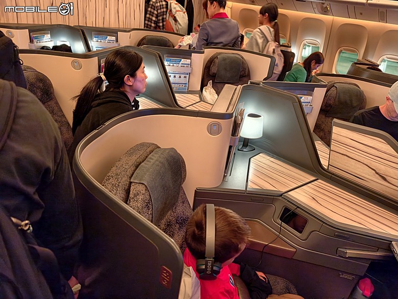 中華航空 CI057 桃園&rArr;墨爾本、CI054 布里斯本&rArr;桃園、澳洲國內線 維珍航空 VA827 墨爾本&rArr;雪梨、VA511 雪梨&rArr;黃金海岸，以及東澳四城之四座機場 — 2026東澳洲四大城巡遊之航空行程段