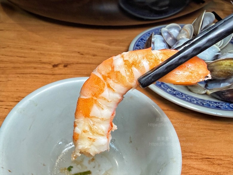 火烤兩吃吃到飽免服務費,泰式醃肉清爽嫩口,聚餐推薦