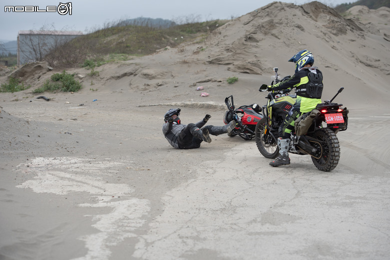 點我看大圖 BMW Motorrad 越野駕駛訓練課程全記錄,國際教官手把手帶你解任務!