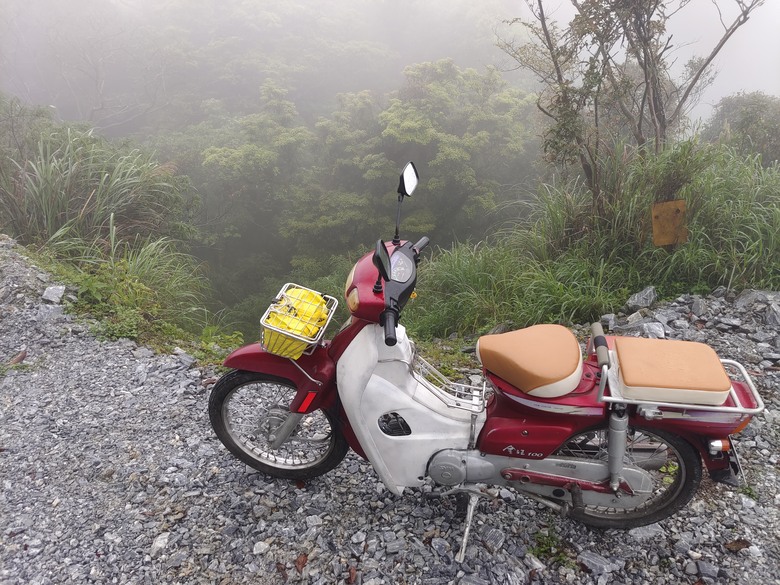 背著書包去越野--白米甕林道台泥大白山礦路