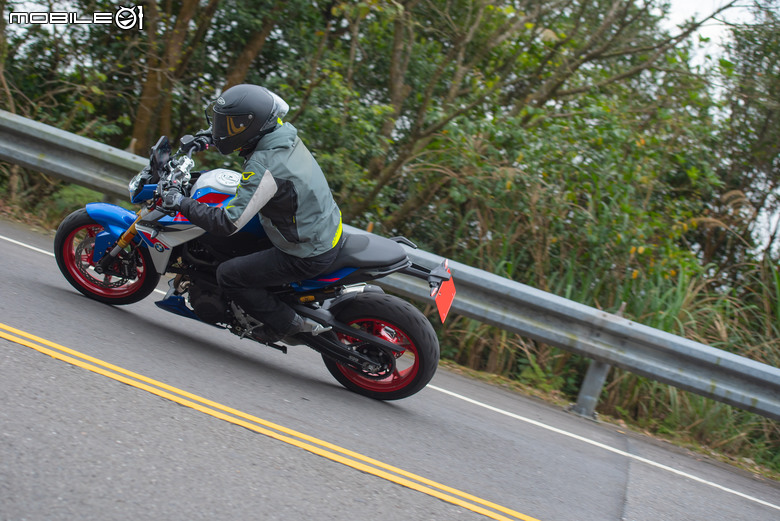 BMW F 900 R試駕報告｜巨劍無鋒、大巧不工！