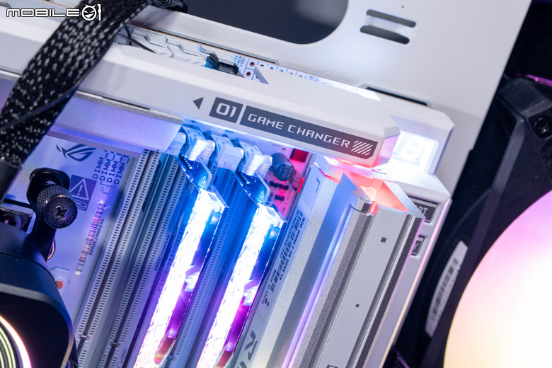 ROG CROSSHAIR X870E GLACIAL 主機板開箱實測 不光配置性能頂尖 更具備雙 10 GbE 海量高速傳輸