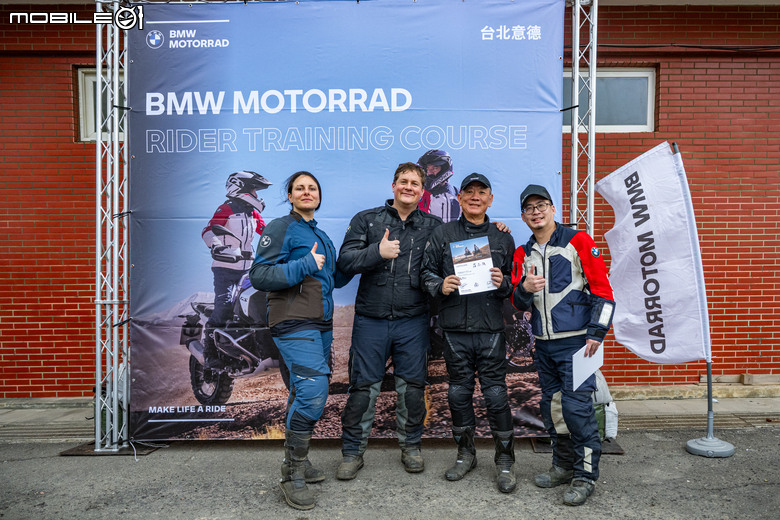 點我看大圖 BMW Motorrad 越野駕駛訓練課程全記錄,國際教官手把手帶你解任務!