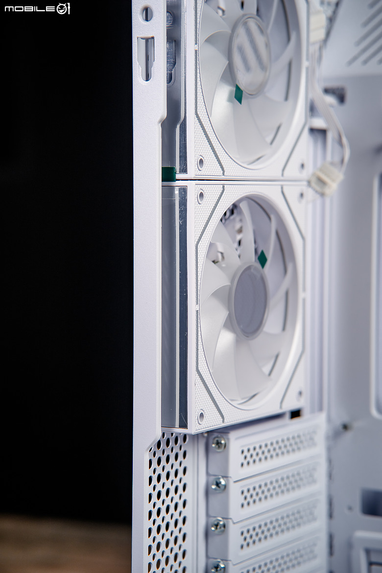 0死角的燈光體驗 INFINITE ROUND R8 & ID-COOLING FX360 LCD簡易開箱