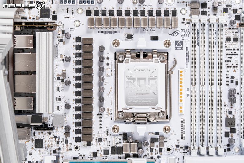 ROG CROSSHAIR X870E GLACIAL 主機板開箱實測 不光配置性能頂尖 更具備雙 10 GbE 海量高速傳輸