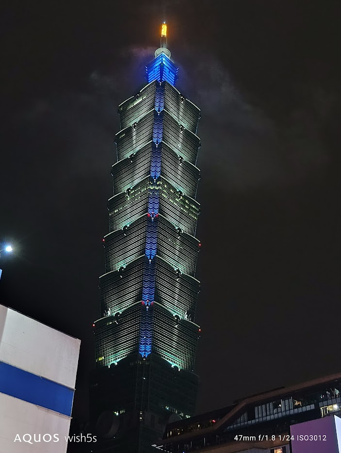 SHARP wish5s新機開箱,和櫻花很搭的曜米金