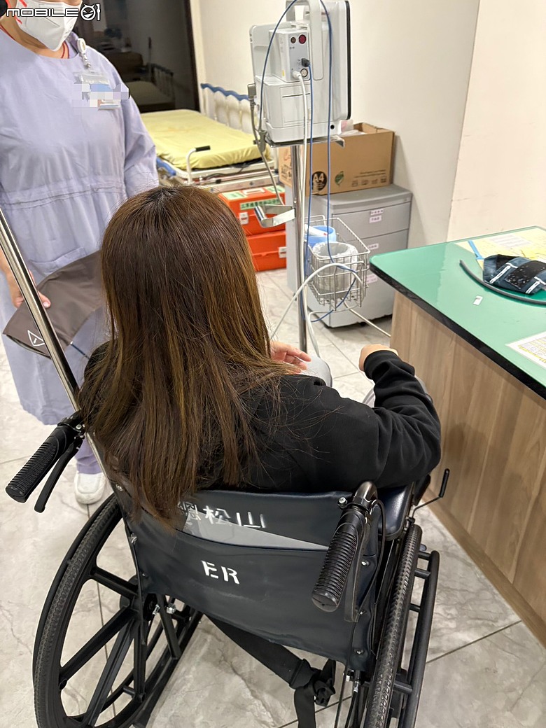 一場躲避球後的代價 I 人生中第一次意外的開箱拐杖