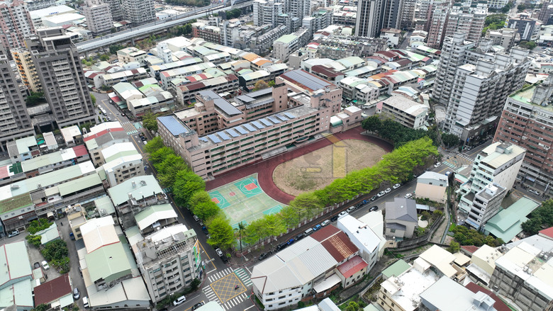點我看大圖 🌟 北屯【純2房新案】 走路3分鐘到綠線捷運 萬坪公園第一排 周遭成熟商圈環繞 均質質感捷運宅 空拍分享