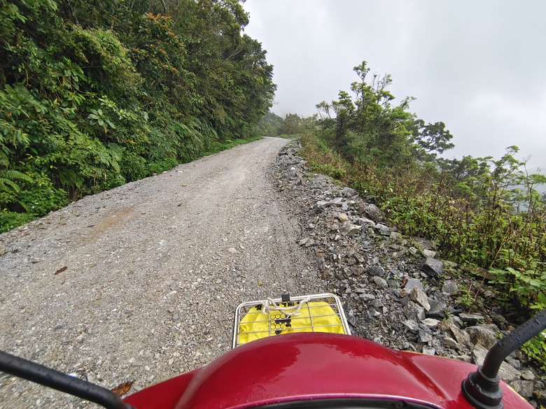 背著書包去越野--白米甕林道台泥大白山礦路