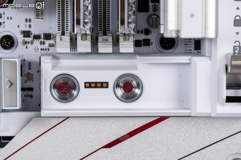 ROG CROSSHAIR X870E GLACIAL 主機板開箱實測 不光配置性能頂尖 更具備雙 10 GbE 海量高速傳輸