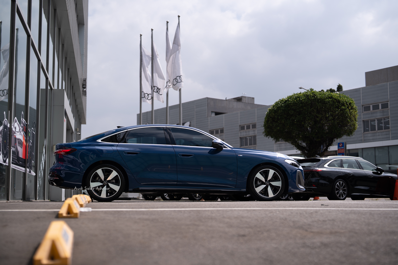 交車分享｜Audi A5 Sedan TFSI 110kW S line｜金屬星夜藍・Ascari Blue Metallic・9W
