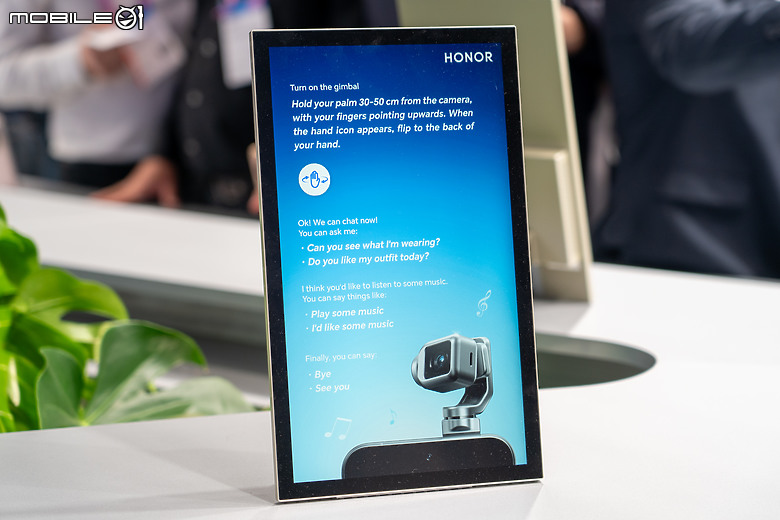 榮耀 Robot Phone 亮相 MWC｜首搭 4DoF 三軸雲台相機、導入自然 AI 互動！