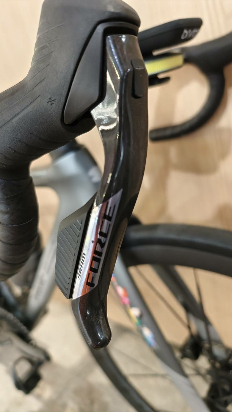 點我看大圖 新車開箱 evolve cima