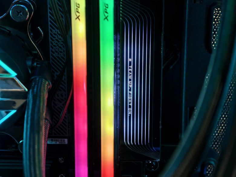 打造極致純黑風格，X870 AORUS STEALTH背插式主機板開箱試用