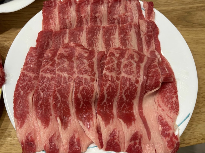 週末才有的餐桌:乾煎雞腿+蛤蠣火鍋,雙薪家庭的假日料理
