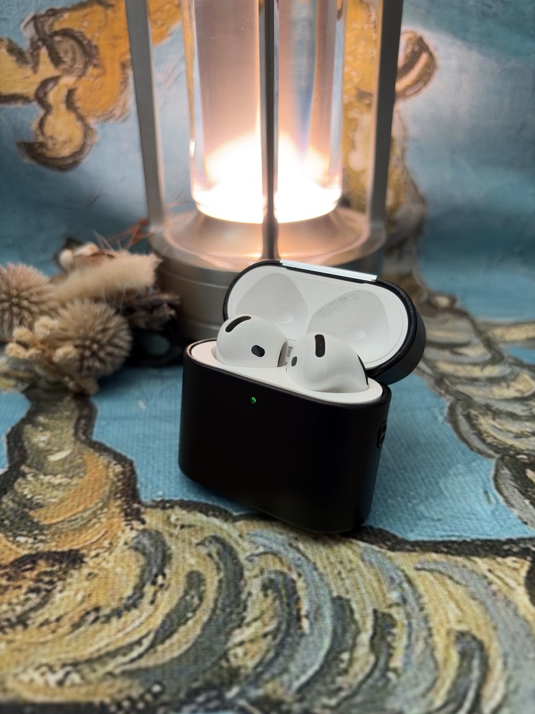 【心得】UNIC AirPods 4皮革保護套 配件 評測