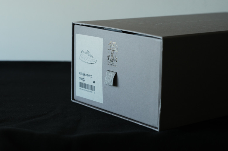 點我看大圖 針織鞋:Berluti Shadow Sneaker vs. Brunello Cucinelli Knit Runner