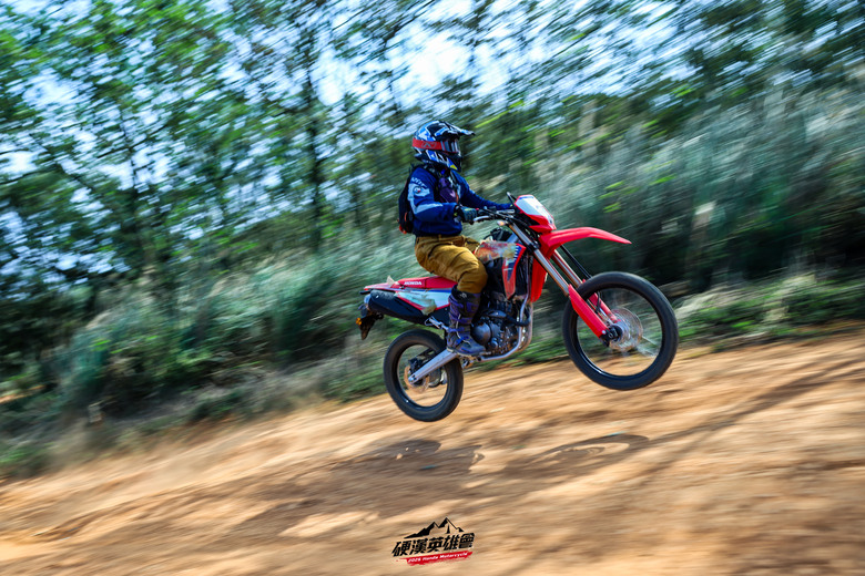 Honda Motorcycle 百位車主齊聚，硬漢英雄會看你有多硬，我在塔克越野場摔車翻了兩圈半！