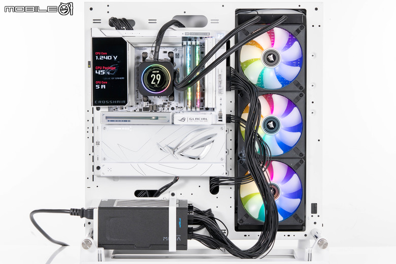 ROG CROSSHAIR X870E GLACIAL 主機板開箱實測 不光配置性能頂尖 更具備雙 10 GbE 海量高速傳輸