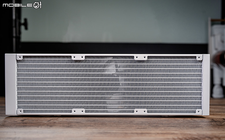 0死角的燈光體驗 INFINITE ROUND R8 & ID-COOLING FX360 LCD簡易開箱