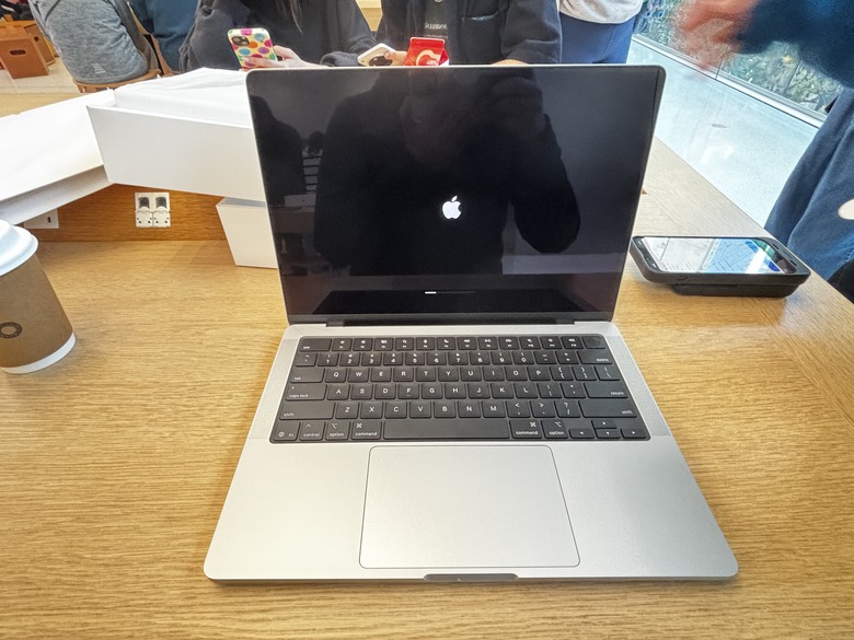 點我看大圖 2026 港版 14" MacBook Pro M5 微開箱