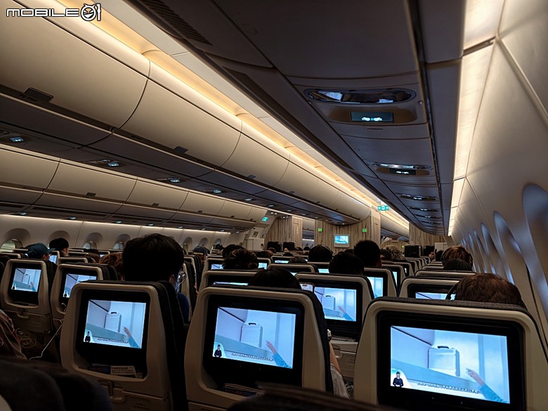 中華航空 CI057 桃園&rArr;墨爾本、CI054 布里斯本&rArr;桃園、澳洲國內線 維珍航空 VA827 墨爾本&rArr;雪梨、VA511 雪梨&rArr;黃金海岸，以及東澳四城之四座機場 — 2026東澳洲四大城巡遊之航空行程段